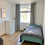 2 Rooms, Free Parking, 25 Min To Duesseldorf, 150 Mbps Wlan דירה