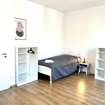 2 Rooms, Free Parking, 25 Min To Duesseldorf, 150 Mbps Wlan דיסבורג