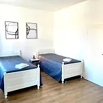 2 Rooms, Free Parking, 25 Min To Duesseldorf, 150 Mbps Wlan *