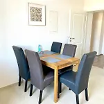 2 Rooms, Free Parking, 25 Min To Duesseldorf, 150 Mbps Wlan דירה
