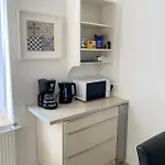 2 Rooms, Free Parking, 25 Min To Duesseldorf, 150 Mbps Wlan Διαμέρισμα