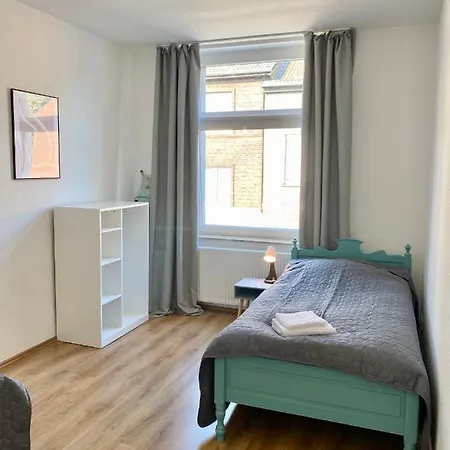 2 Rooms, Free Parking, 25 Min To Duesseldorf, 150 Mbps Wlan Apartment