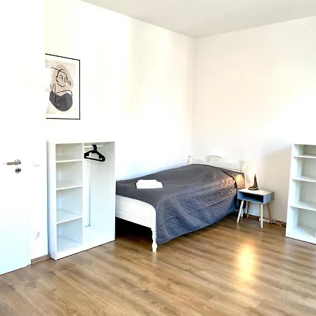2 Rooms, Free Parking, 25 Min To Duesseldorf, 150 Mbps Wlan Duisburgo