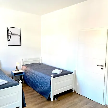 2 Rooms, Free Parking, 25 Min To Duesseldorf, 150 Mbps Wlan Apartment Duisburg