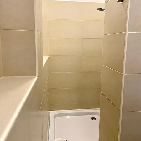 Apartment 2 Rooms, Free Parking, 25 Min To Duesseldorf, 150 Mbps Wlan