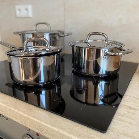 2 Rooms, Free Parking, 25 Min To Duesseldorf, 150 Mbps Wlan Apartment *