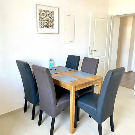 2 Rooms, Free Parking, 25 Min To Duesseldorf, 150 Mbps Wlan Apartment