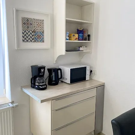 2 Rooms, Free Parking, 25 Min To Duesseldorf, 150 Mbps Wlan Apartment