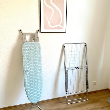 2 Rooms, Free Parking, 25 Min To Duesseldorf, 150 Mbps Wlan Apartment *