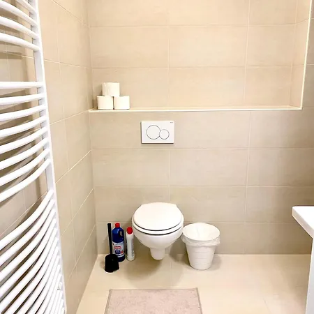 Lejlighed 2 Rooms, Free Parking, 25 Min To Duesseldorf, 150 Mbps Wlan Duisburg