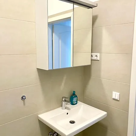 Lejlighed 2 Rooms, Free Parking, 25 Min To Duesseldorf, 150 Mbps Wlan *