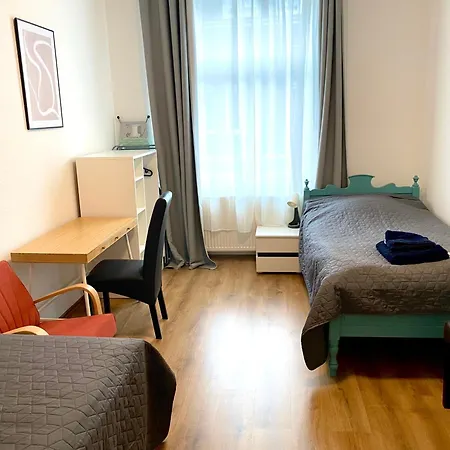 2 Rooms, Free Parking, 25 Min To Duesseldorf, 150 Mbps Wlan דיסבורג