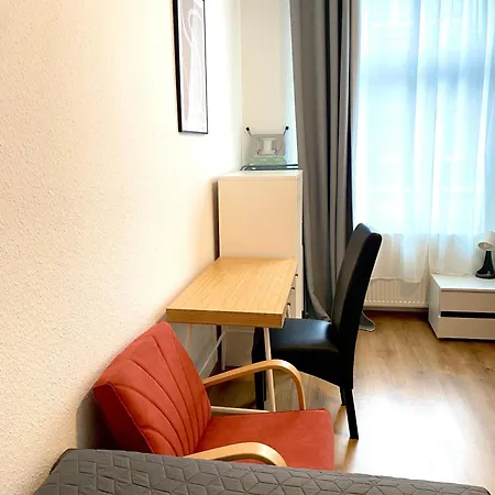 2 Rooms, Free Parking, 25 Min To Duesseldorf, 150 Mbps Wlan Apartment *