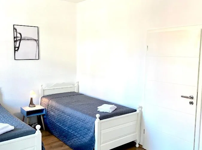 2 Rooms, Free Parking, 25 Min To Duesseldorf, 150 Mbps Wlan Appartement Duisburg