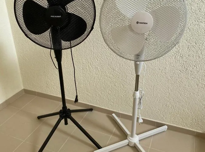 2 Rooms, Free Parking, 25 Min To Duesseldorf, 150 Mbps Wlan 아파트 *